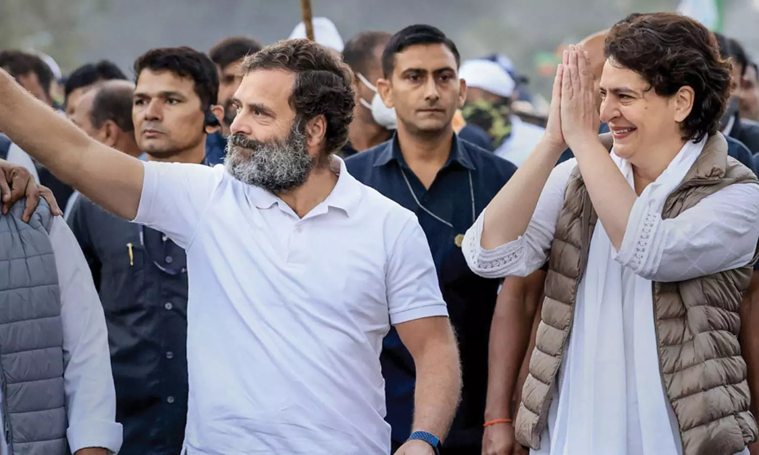 சிவமொக்காவில் ராகுல்-பிரியங்கா காந்தி ஒரே மேடையில் பிரசாரம் சிவமொக்காவில் ராகுல்-பிரியங்கா காந்தி ஒரே மேடையில் பிரசாரம்