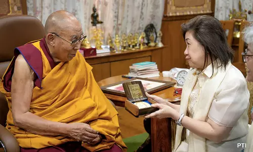 64 ஆண்டுகளுக்குப்பிறகு தலாய் லாமாவுக்கு மகசேசே விருது நேரில் வழங்கப்பட்டது