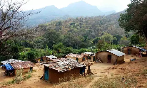 நலத்திட்ட உதவித்தொகையை குடியிருப்பிலேயே வழங்க வேண்டும் - மலைவாழ் மக்கள் வலியுறுத்தல்