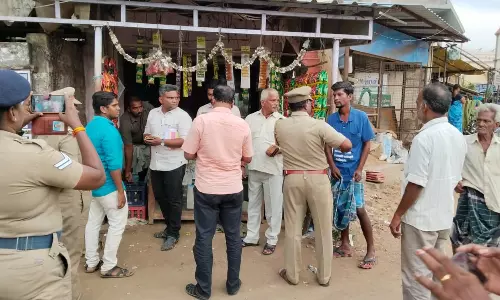 ஜெயங்கொண்டத்தில் மது பாட்டில்கள் வைத்து விற்பனை செய்த பெட்டிக்கடைக்கு சீல்