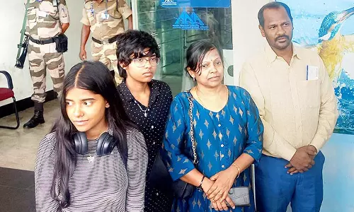 சூடான் உள்நாட்டு கலவரத்தால் எங்கள் உடைமைகளை இழந்துவிட்டோம்- மதுரை திரும்பியவர்கள் கண்ணீர் பேட்டி