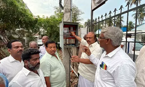 மின்விளக்குகள் பொருத்தும் பணி