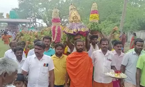 திண்டிவனம் அருகே முன்னூரில் பால்குட ஊர்வலம்