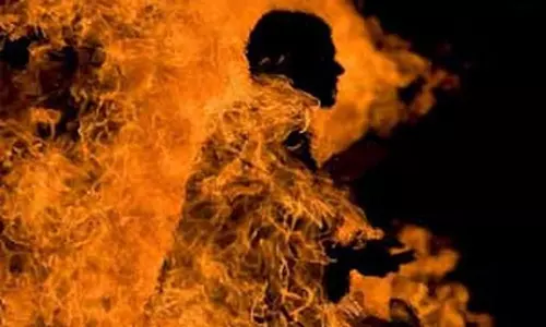 மாற்றுத்திறனாளி தீக்குளித்து சாவு