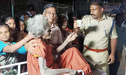 ஆதரவின்றி தவித்த மூதாட்டியை மீட்ட போலீஸ் சூப்பிரண்டு
