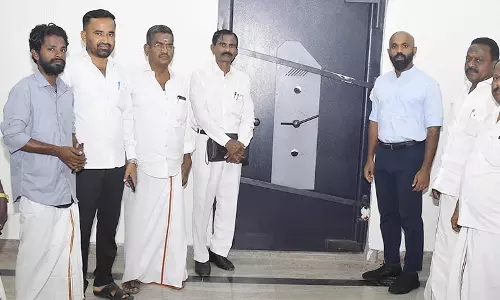 வாக்குப்பதிவு எந்திரம் உள்ள கிடங்கை ஆய்வு செய்த கலெக்டர்