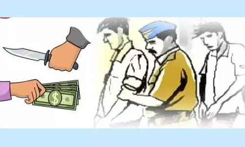 வாலிபர்களிடம் செல்போன், பணம் வழிப்பறி