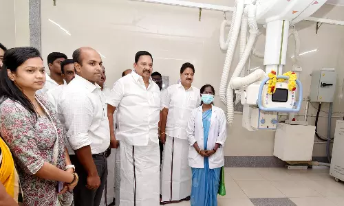 உயர்கல்வி முடித்த மாணவிகள் போட்டி தேர்வுகளில் பங்கேற்று வெற்றி பெற வேண்டும்- அமைச்சர் காந்தி அறிவுரை