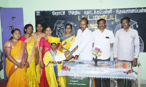 தேவசானப்பள்ளி அரசு பள்ளியில் மாணவர்களுக்கு பட்டமளிப்பு விழா