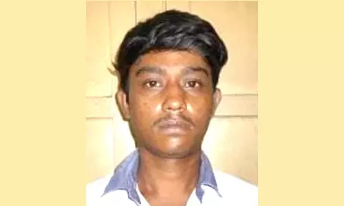 தலையில் கல்லை போட்டு வாலிபர் கொடூர கொலை- 5 பேர் கும்பலுக்கு போலீசார் வலைவீச்சு