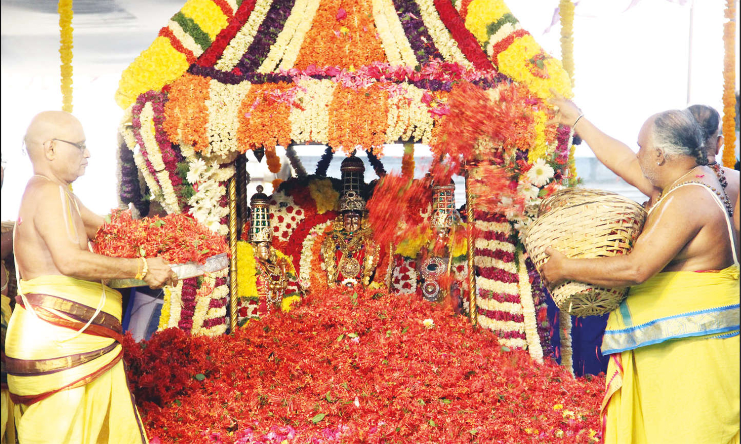 திருப்பதி கோதண்ட ராமர் கோவிலில் 3 டன் மலர்களால் புஷ்ப யாகம்