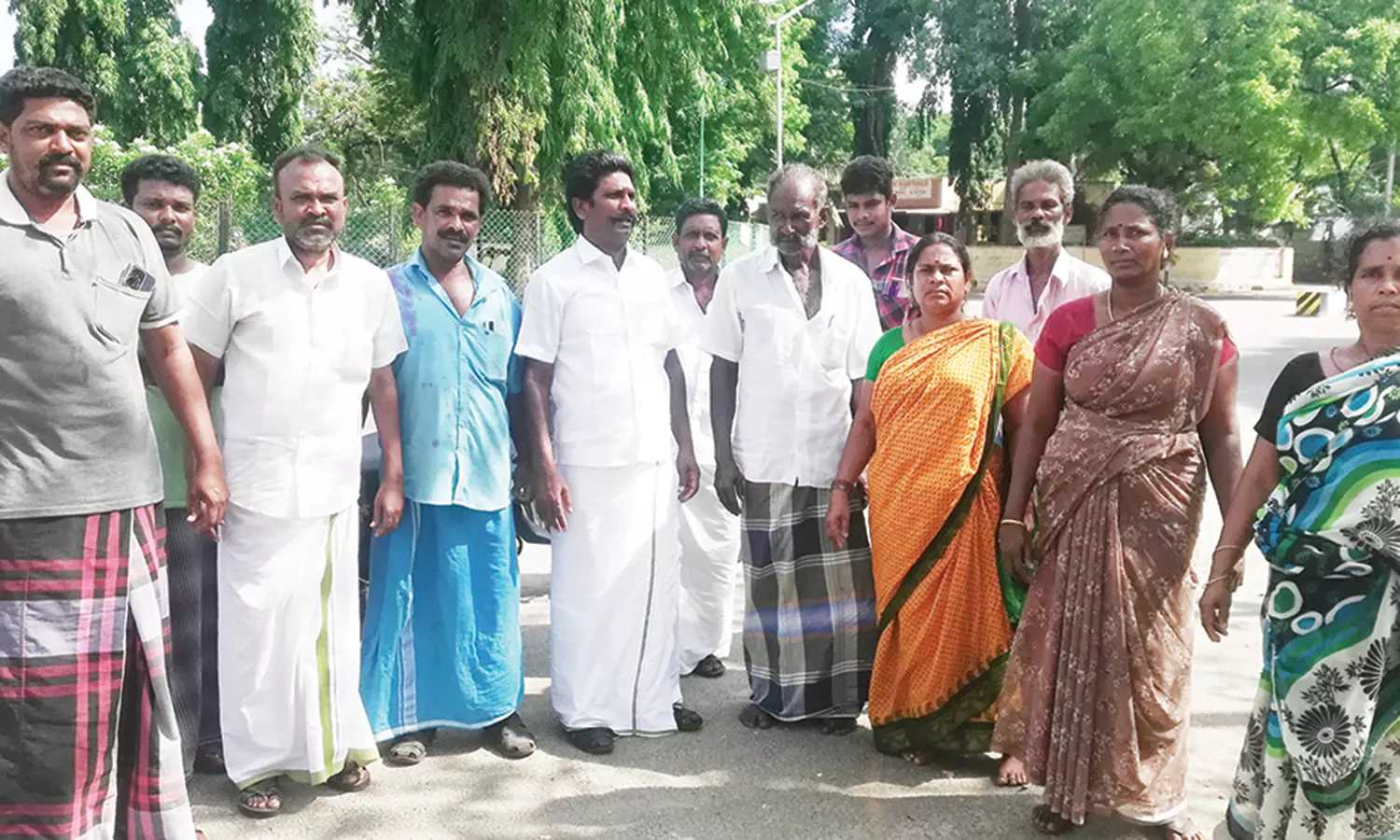 ஒப்பந்தத்தை மீறுவதாக புகார் : வைகை அணையில் மீன் பிடிக்க அனுமதி மறுப்பு - மீனவர்கள் பரபரப்பு குற்றச்சாட்டு ஒப்பந்தத்தை மீறுவதாக புகார் : வைகை அணையில் மீன் பிடிக்க அனுமதி மறுப்பு - மீனவர்கள் பரபரப்பு குற்றச்சாட்டு