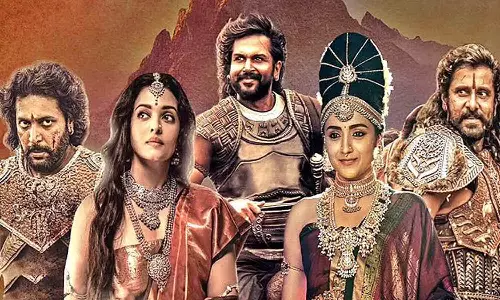 பொன்னியின் செல்வன் படம் பார்க்க வந்த திரைப்பிரபலங்கள்.. செல்பி எடுத்து மகிழ்ந்த ரசிகர்கள்