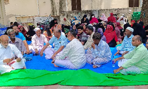 வேப்பூர் கூட்டு குடிநீர் திட்டத்தை வேறு பகுதிக்கு மாற்றக்கோரி லெப்பைக்குடிகாடு பேரூராட்சி அலுவலகம் முற்றுகை