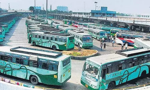 அரசு பஸ்களில் 50 ஆயிரம் பேர் முன்பதிவு- இன்று முதல் 4 நாட்களுக்கு சிறப்பு பஸ்கள் இயக்கப்படுகிறது