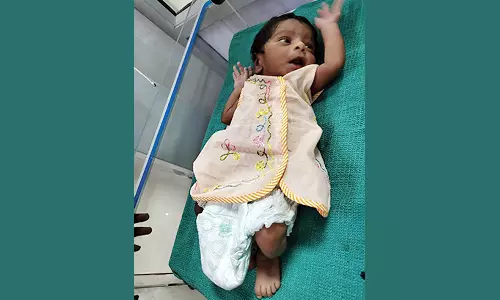 சாலையோரத்தில் வீசப்பட்ட பச்சிளம் ஆண் குழந்தை மீட்பு