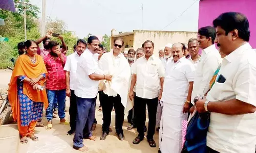 கழிவு நீர் கால்வாய் கட்டும் பணியை எம்.எல்.ஏ. ஆய்வு