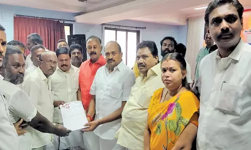 நெல்லையில் பாளை சட்டமன்ற தொகுதி அ.தி.மு.க.  பூத் கமிட்டி ஆலோசனை கூட்டம்