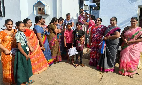 ஆசிரியர்கள் துண்டு பிரசுரம் வழங்கி பிரசாரம்