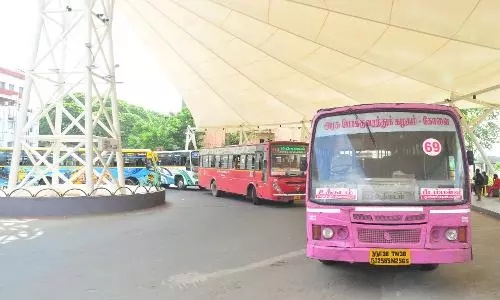 கோவை அரசு ஆஸ்பத்திரி அருகே அதிக சத்தத்துடன் ஏர்ஹாரன் ஒலிக்க விடும் பஸ்கள்