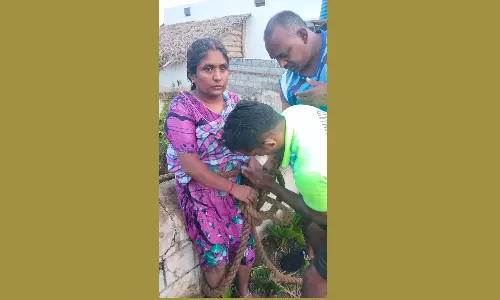 80 அடி ஆழ கிணற்றில் தவறி விழுந்த பெண் உயிருடன் மீட்பு