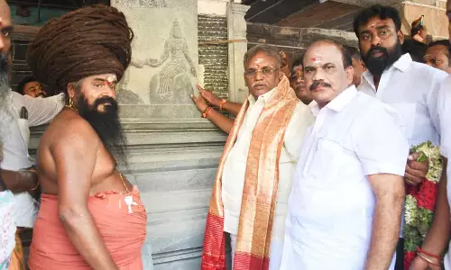 பூமிக்கடியில் இருந்து மீட்கப்பட்ட ஐம்பொன் சிலைகள்