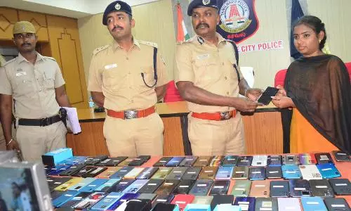 கோவையில் சொந்த ஊருக்கு செல்வோர் போலீசாருக்கு தகவல் தெரிவிக்கவும்-போலீஸ் கமிஷனர் பாலகிருஷ்ணன் அறிவுறுத்தல்