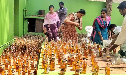 திருப்பூரில் பறிமுதல் செய்யப்பட்ட 2583 மதுபாட்டில்கள் அழிப்பு