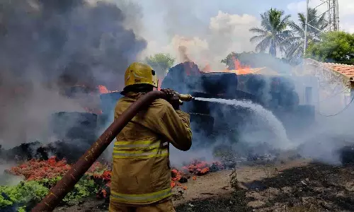 உடுமலை அருகே பஞ்சு ஆலையில் தீ விபத்து