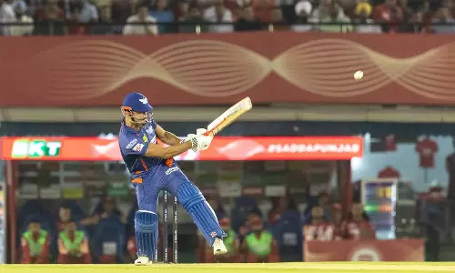 மொகாலி அரங்கை அதிர வைத்த பேட்ஸ்மேன்கள்... லக்னோ சூப்பர் ஜெயண்ட்ஸ் 257 ரன்கள் குவிப்பு