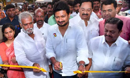 தீவுத்திடலில் கைத்தறி, கைவினை பொருட்கள் திருவிழா-உதயநிதி ஸ்டாலின் தொடங்கி வைத்தார்