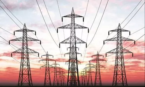 பரவலாக கோடை மழை பெய்து வருவதால் தமிழகத்தில் மின் நுகர்வு 1000 மெகாவாட் குறைந்தது