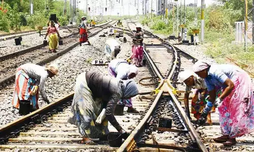 தண்டவாள பராமரிப்பு பணியால் திருப்பூர் வழி ரெயில்கள் இயக்கத்தில் மாற்றம்