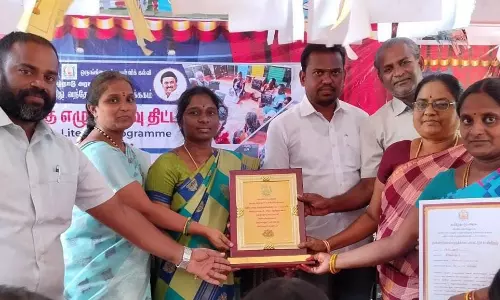 திருமானூர் ஒன்றிய தொடக்கப்பள்ளி ஆசிரியருக்கு பாராட்டு