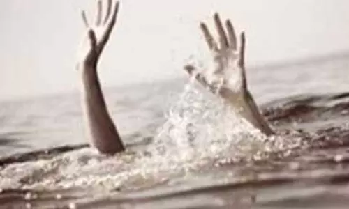 கடலில் மூழ்கி வாலிபர் சாவு