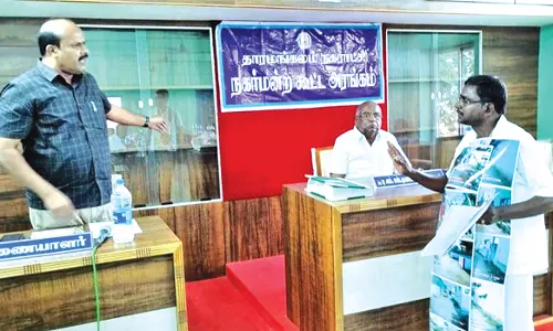 தாரமங்கலம் நகராட்சி கூட்டத்தில்மனுக்களை மாலையாக போட்டு வந்த கவுன்சிலரால் பரபரப்பு