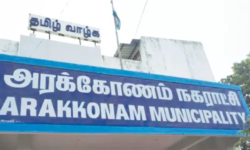 அரக்கோணம் நகராட்சியில் அதிகாரிகள் பணிகளை செய்யாததால் அவப்பெயர்
