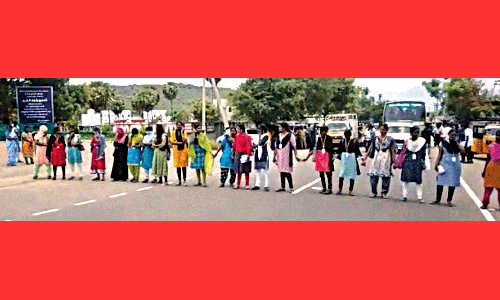 தனியார் கல்வியியல் கல்லூரி மாணவர்கள் மறியல்