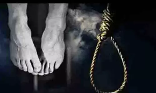 தொழிலாளி தூக்குப்போட்டு தற்கொலை