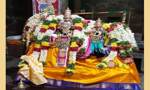 மீனாட்சியை, தாரை வார்த்து கொடுக்க பவளக்கனிவாய் பெருமாள் 1-ந்தேதி புறப்பாடு