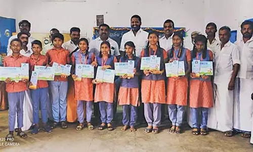 தேசிய திறனாய்வு தேர்வில் வெற்றி - நெடுவயல் பள்ளி மாணவர்களுக்கு எம்.எல்.ஏ. பாராட்டு-பரிசு