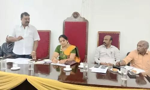 ஊட்டியில் வாயில் கறுப்புத்துணி கட்டி பெண் கவுன்சிலர்கள் போராட்டம்