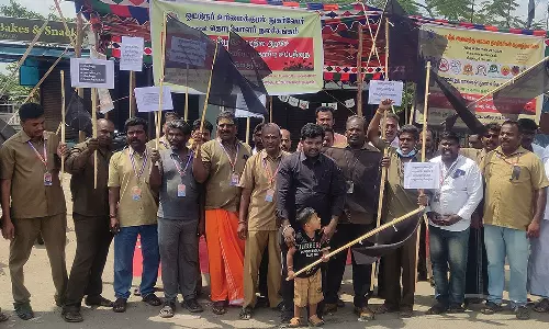 சூலூரில் போக்குவரத்து ஓட்டுநர்கள் சங்கத்தினர் ஆர்ப்பாட்டம்
