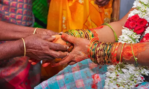 சென்னிமலையில் 40 கர்ப்பிணி பெண்களுக்கு வளைகாப்பு