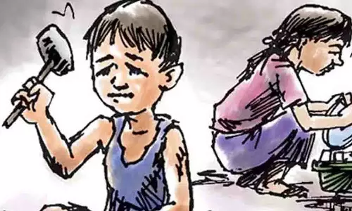 திருப்பூரில் 3 குழந்தை தொழிலாளா்கள் மீட்பு