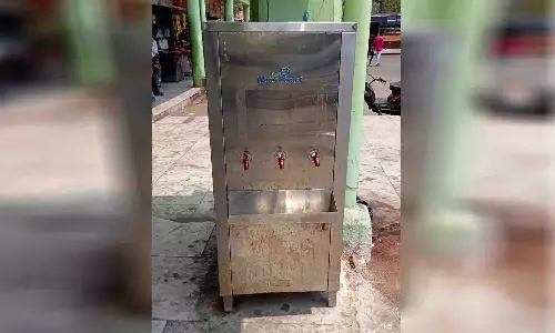 உடுமலை மத்திய பஸ் நிலையத்தில் குடிநீர் வசதி இல்லாததால் பொதுமக்கள் அவதி