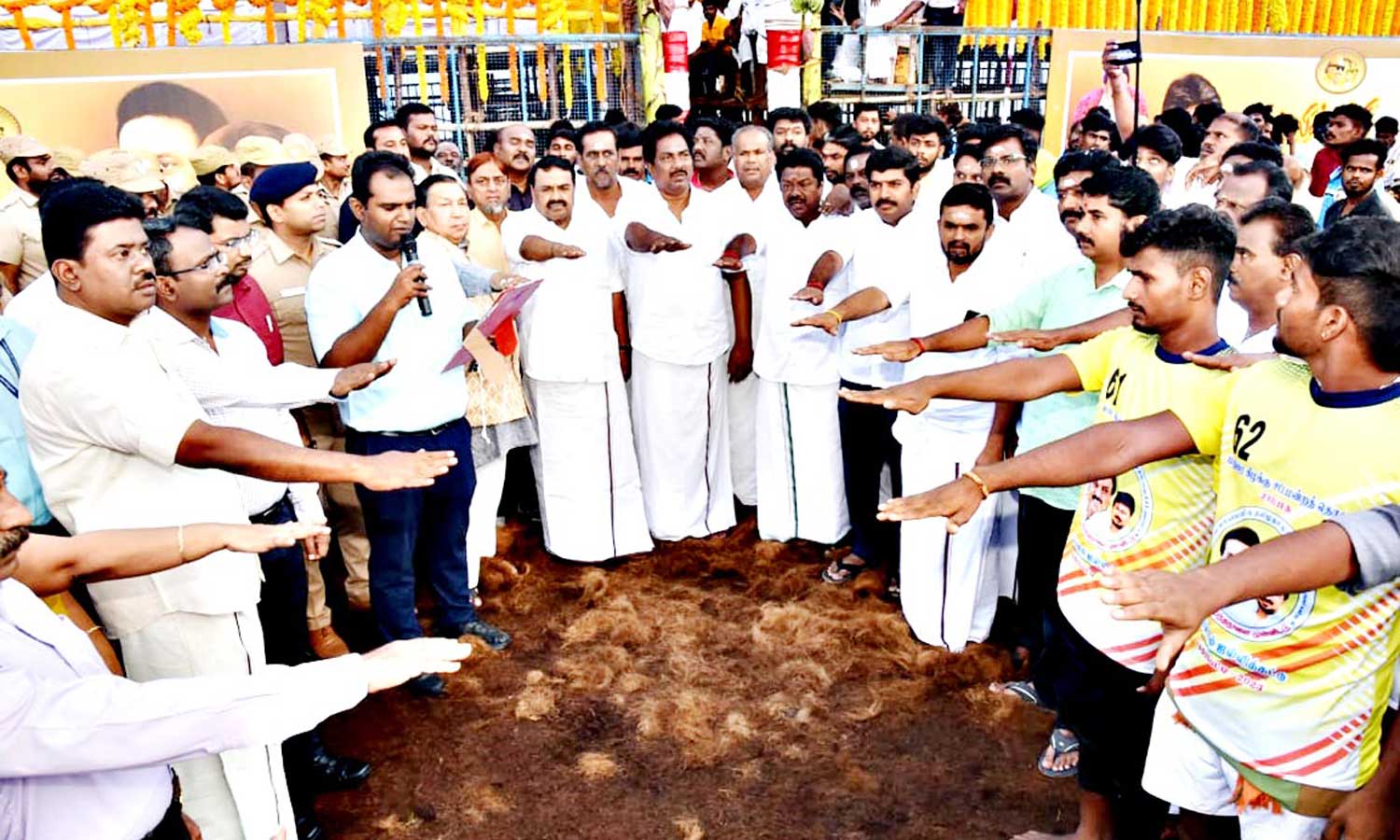 முதலமைச்சர் பிறந்தநாளை முன்னிட்டு நடந்த ஜல்லிக்கட்டு போட்டி: அமைச்சர் மூர்த்தி தொடங்கி வைத்தார்