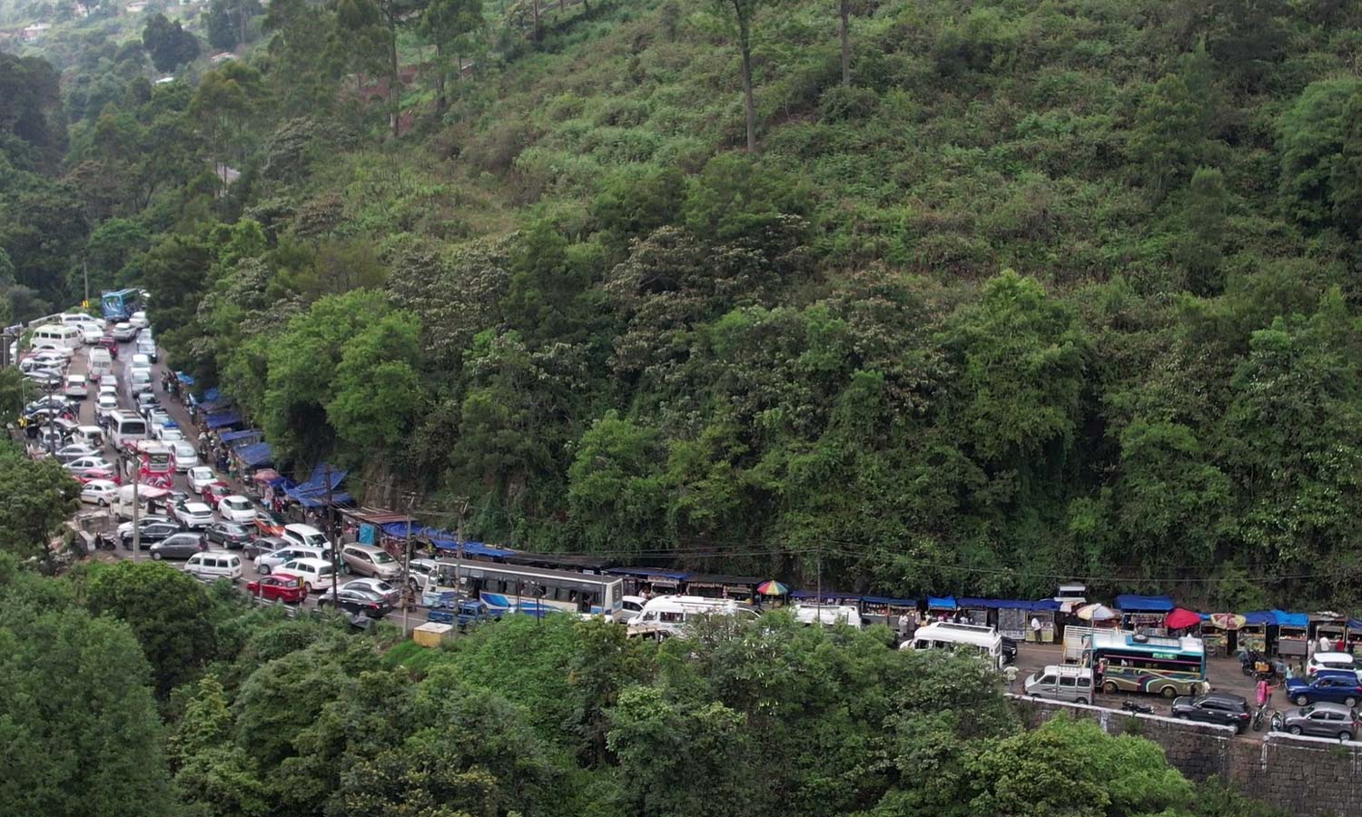 கோடை விடுமுறை தொடங்கியது- கொடைக்கானல், மூணாறில் குவிந்த சுற்றுலா பயணிகள்