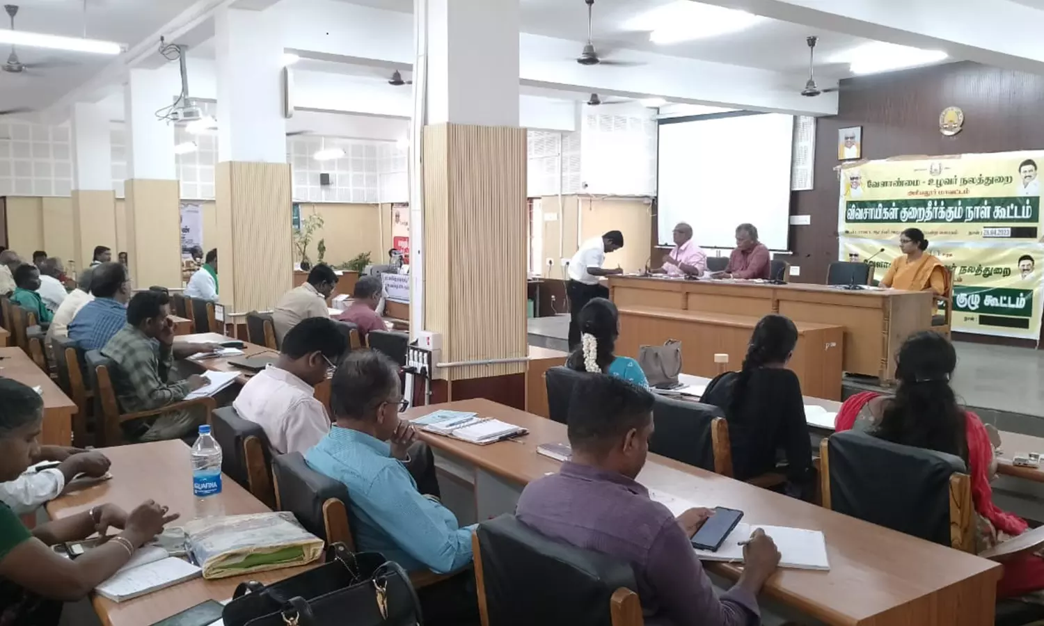 பயிர் காப்பீடு திட்டத்தில் முந்திரியை சேர்க்க வேண்டும்-அரியலூரில் நடைபெற்ற குறைதீர் கூட்டத்தில் விவசாயிகள் வலிறுத்தல் பயிர் காப்பீடு திட்டத்தில் முந்திரியை சேர்க்க வேண்டும்-அரியலூரில் நடைபெற்ற குறைதீர் கூட்டத்தில் விவசாயிகள் வலிறுத்தல்