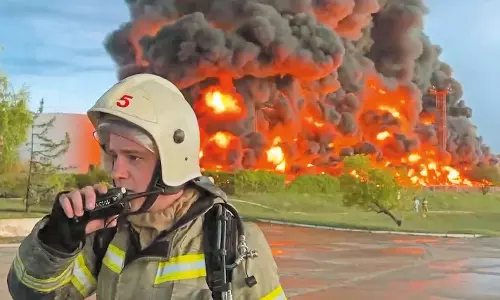 ரஷிய கட்டுப்பாட்டில் உள்ள கிரீமியாவில் டிரோன் தாக்குதல்-  எண்ணெய் கிடங்கு எரிந்து நாசம்